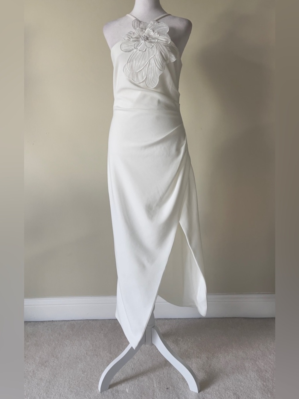 Elliatt Janelle Floral Appliqué Halter Neck Cocktail White Midi Dress Size Large - Picture 7 of 11